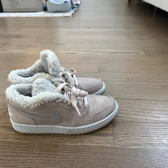 Nike jordan  Cream womens Sneakers - Picture 6 of 6